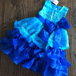 Blue special occasion dress fit size 4 to 6